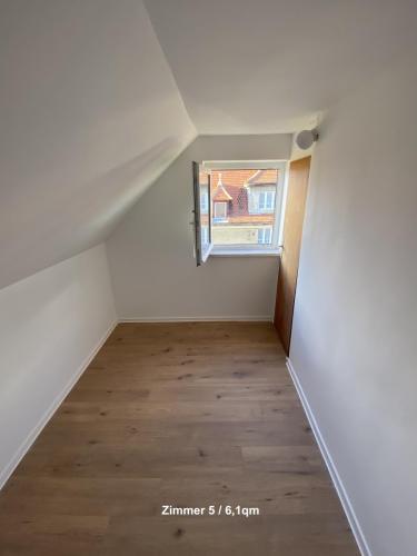 28 König-Wilhelmstraße Zusatzzimmer im Dach (Renoviert)