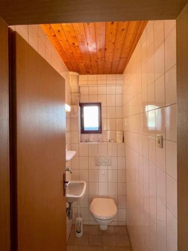 26 König-Wilhelmstraße WC (Unrenoviert)