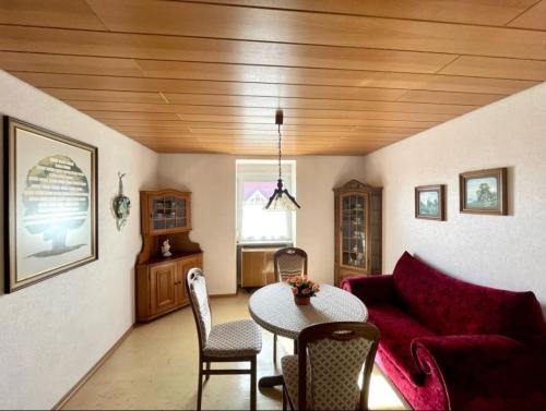12 König-Wilhelmstraße Zimmer 2 (Unrenoviert)