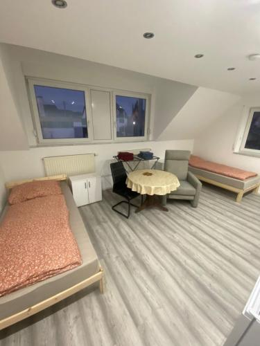 Zimmer Whg.-1-2